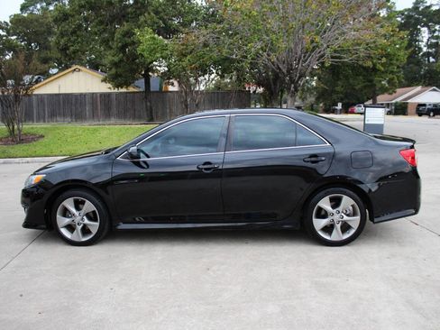 Used 2012 Toyota Camry SE image 3