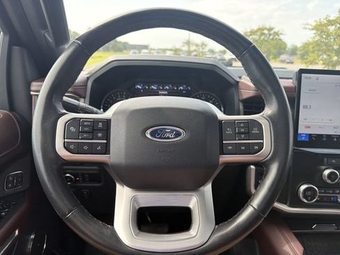 Used 2024 Ford Expedition Limited AWD/4WD image 28