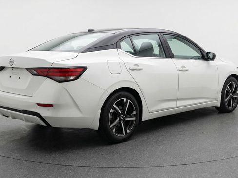 Used 2025 Nissan Sentra SV image 9