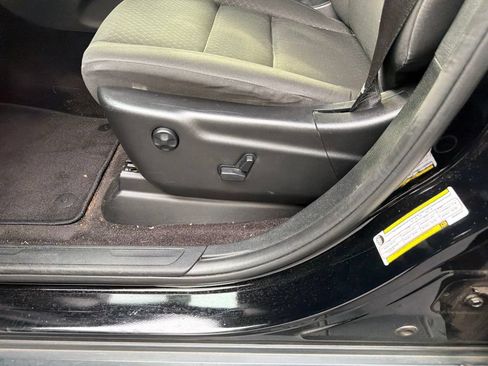 Used 2018 Jeep Grand Cherokee Laredo AWD/4WD image 13