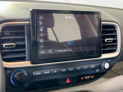Used 2023 Hyundai Venue Limited FWD image 13
