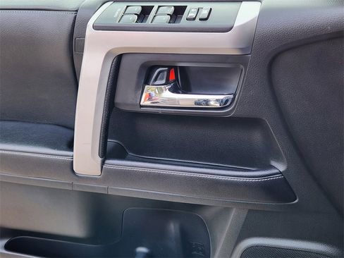 Used 2017 Toyota 4Runner SR5 image 6