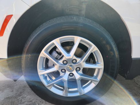 Certified 2024 Chevrolet Equinox LT image 9