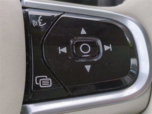 Used 2018 Volvo XC60 T6 Inscription w/ Luxury Seat Package image 23