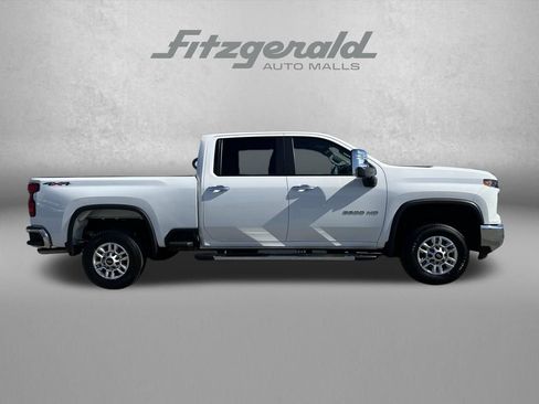 Used 2025 Chevrolet Silverado 2500 LT w/ Convenience Package AWD/4WD image 4