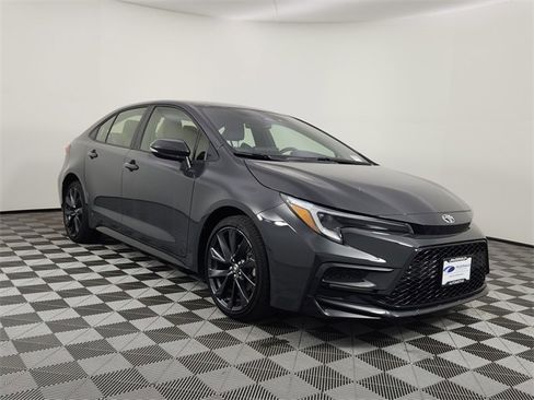 Used 2023 Toyota Corolla SE image 6