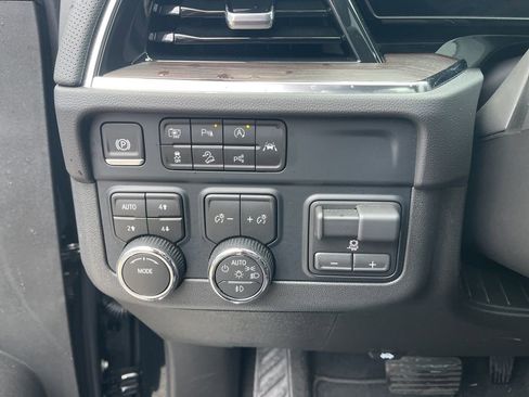 Certified 2026 Chevrolet Suburban Premier w/ Sun And Tow Package image 25