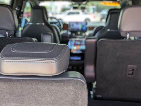 Used 2023 Lincoln Navigator Reserve image 12