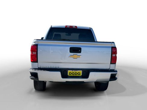 Used 2018 Chevrolet Silverado 1500 Custom w/ Custom Convenience Package RWD image 4