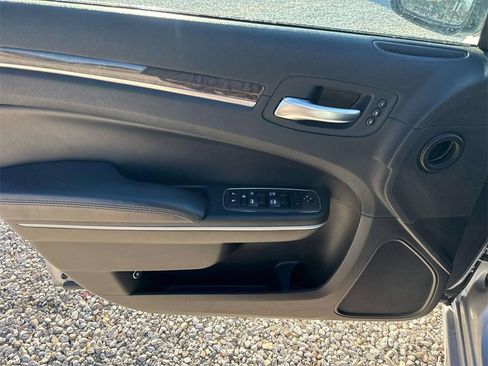 Used 2023 Chrysler 300 Touring L w/ Popular Equipment Group image 10