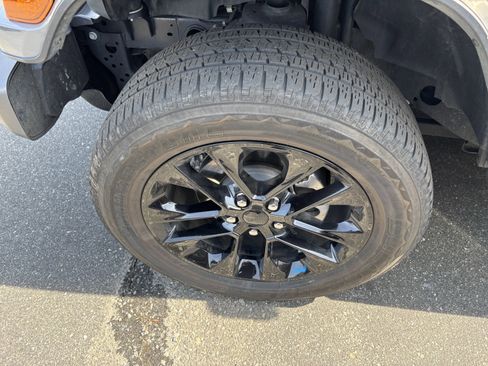 Used 2022 Jeep Wrangler Unlimited Sahara w/ Cold Weather Group image 13