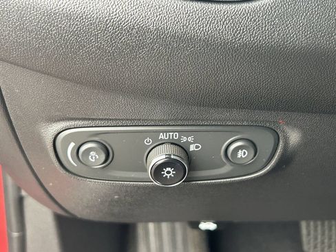 Used 2023 Chevrolet Equinox Premier FWD image 16