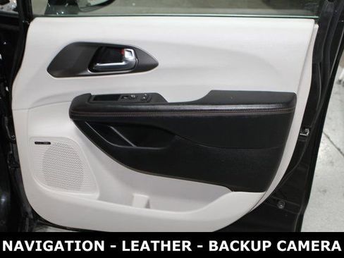 Used 2020 Chrysler Pacifica Touring-L Plus w/ Tire & Wheel Group image 23