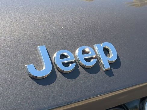 Used 2023 Jeep Grand Cherokee Limited w/ Luxury Tech Group II image 13