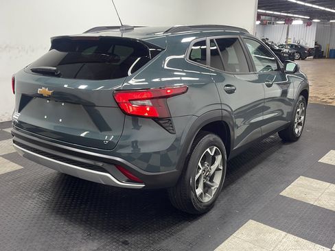 Used 2025 Chevrolet Trax LT FWD image 18