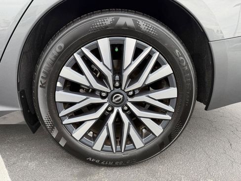 Used 2025 Nissan Altima 2.5 SV FWD image 9