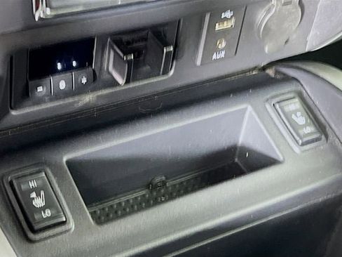 Used 2017 Nissan Titan SV image 19