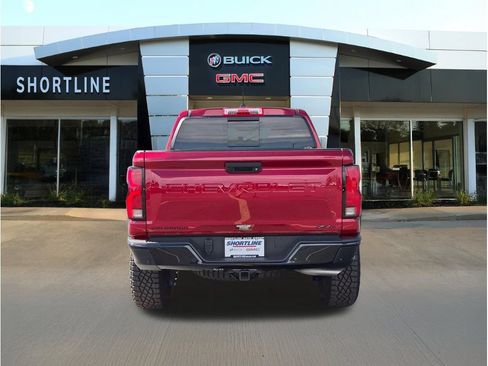 Used 2025 Chevrolet Colorado ZR2 w/ Technology Package AWD/4WD image 4