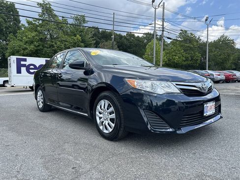 Used 2014 Toyota Camry LE FWD image 3