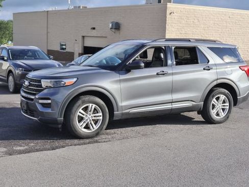 Used 2023 Ford Explorer XLT w/ Equipment Group 202A AWD/4WD image 3