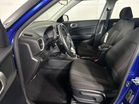 Used 2023 Hyundai Venue SEL image 11