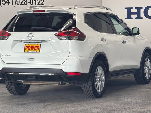 Used 2018 Nissan Rogue SV FWD image 3