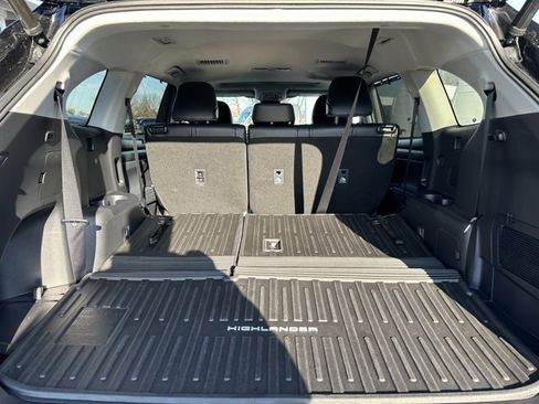 Used 2022 Toyota Highlander XLE image 9
