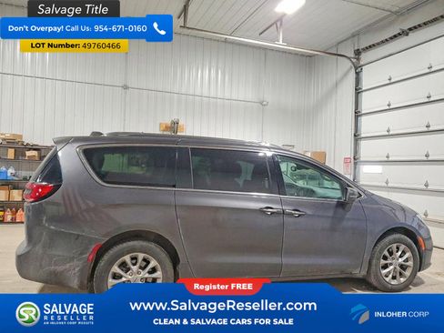 Used 2021 Chrysler Pacifica Touring-L AWD/4WD image 4