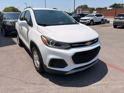 Used 2018 Chevrolet Trax LT w/ LT Convenience Package FWD image 1