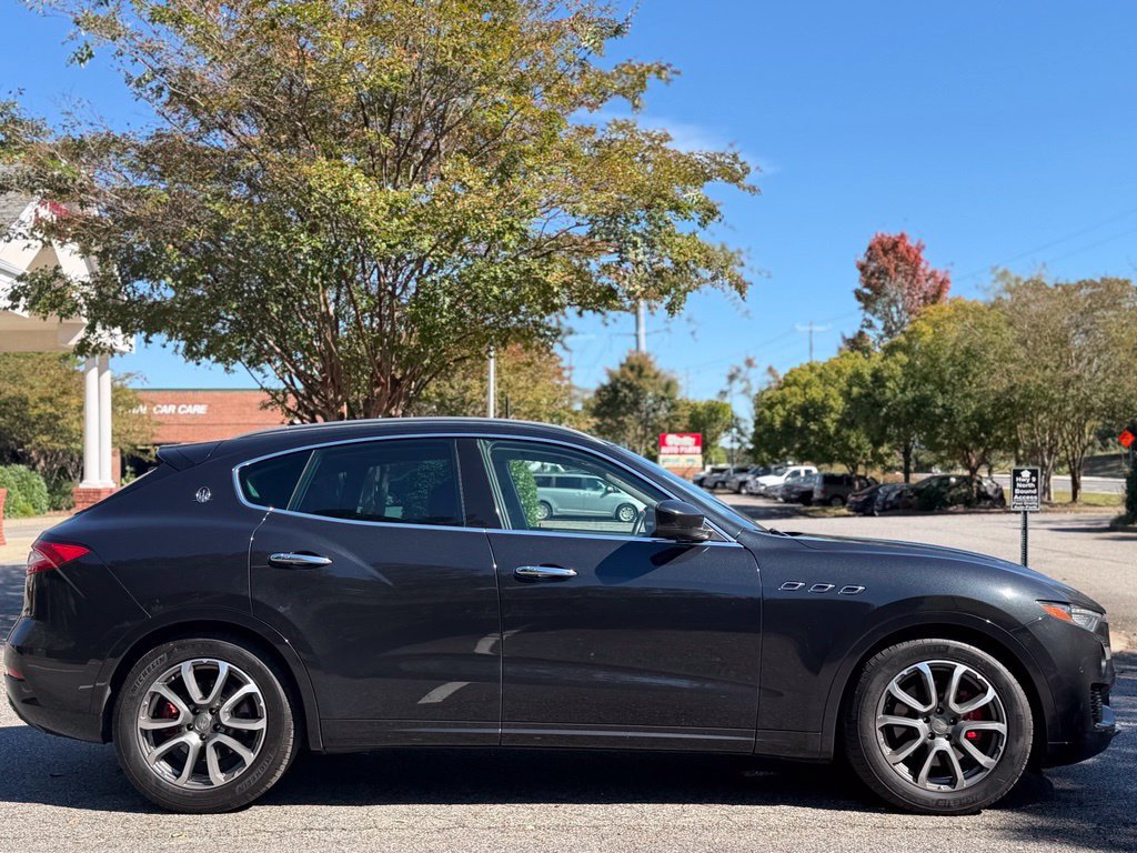 Used 2017 Maserati Levante w/ Luxury Package AWD/4WD image 6