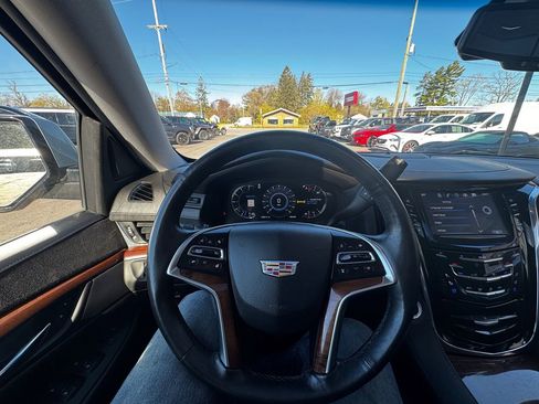 Used 2016 Cadillac Escalade ESV Premium AWD/4WD image 13