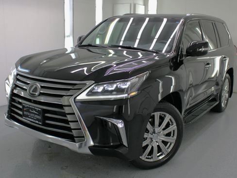 Used 2017 Lexus LX 570 4WD w/ Luxury Package image 2