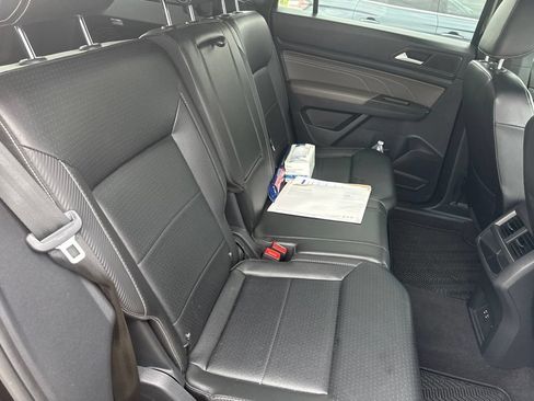 Used 2022 Volkswagen Atlas Cross Sport SE FWD image 8