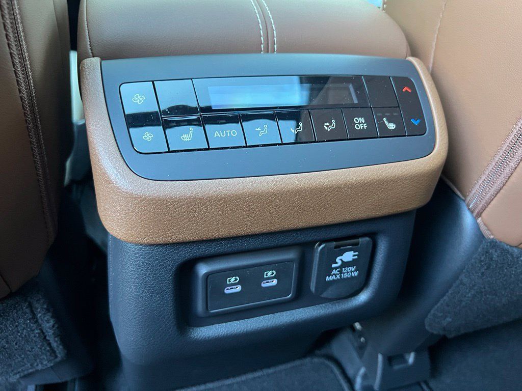 Used 2026 Nissan Pathfinder Platinum w/ Cargo Package AWD/4WD image 19