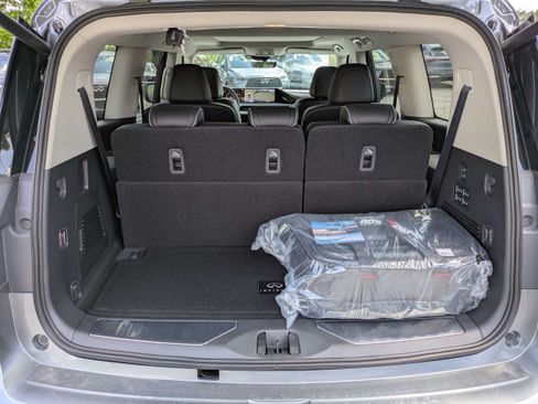 Used 2027 INFINITI QX80 Luxe w/ Cargo Package AWD/4WD image 13