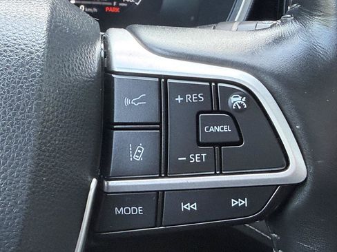 Used 2023 Toyota Highlander Limited AWD/4WD image 23