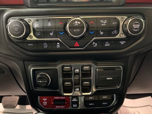 Used 2020 Jeep Gladiator Rubicon image 11