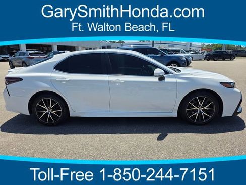 Used 2023 Toyota Camry SE FWD image 1