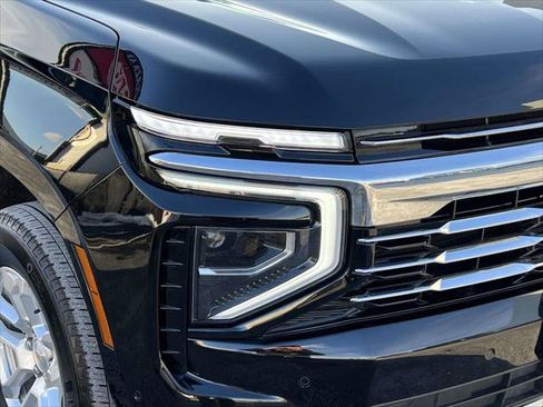 Used 2025 Chevrolet Suburban LT image 10