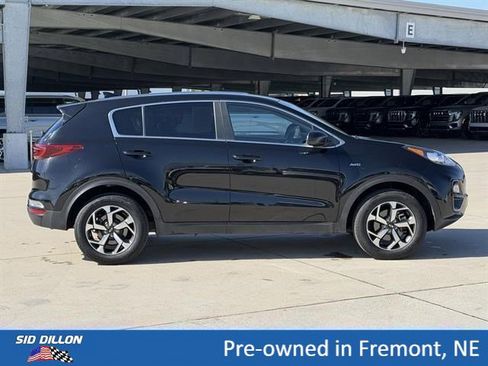 Used 2022 Kia Sportage LX AWD/4WD image 3