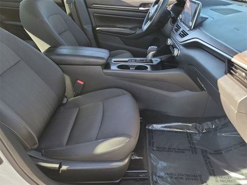 Used 2024 Nissan Altima 2.5 SV image 16