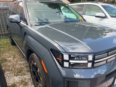 Used 2025 Hyundai Santa Fe SEL image 4