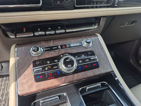 Used 2020 Lincoln Aviator Reserve w/ Equipment Group 202A image 38