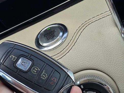 Used 2019 Lincoln Navigator Reserve AWD/4WD image 18