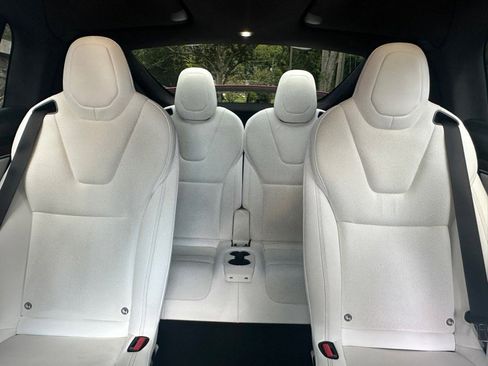 Used 2022 Tesla Model X image 65
