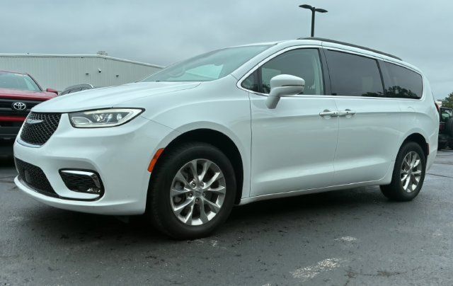Used 2022 Chrysler Pacifica Touring-L AWD/4WD image 1