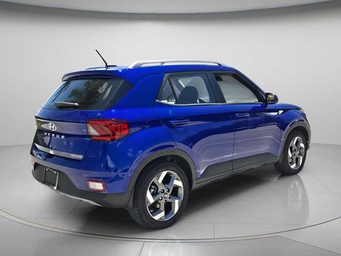 Used 2025 Hyundai Venue SEL image 7