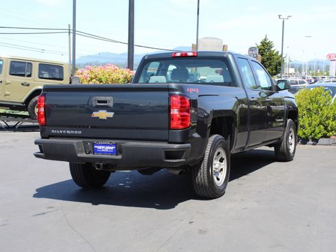 Used 2018 Chevrolet Silverado 1500 W/T w/ Trailering Package AWD/4WD image 6