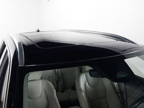 Certified 2025 Volvo XC90 B5 Plus w/ Protection Package Premier AWD/4WD image 4