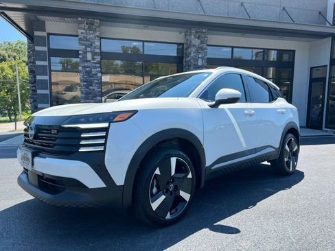 Used 2025 Nissan Kicks SR image 4